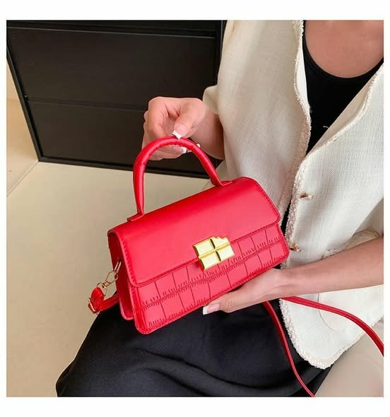 Stylish and fashionable women's bag pink