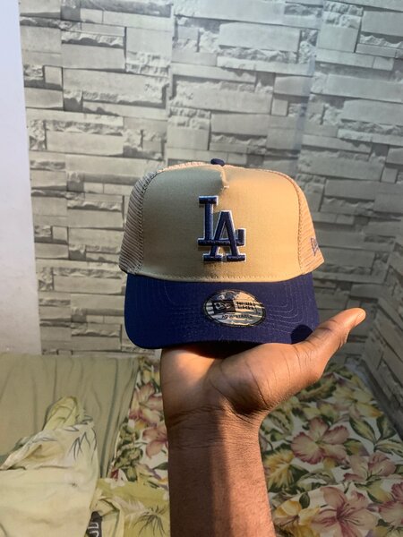 Casquette Beige et Bleue