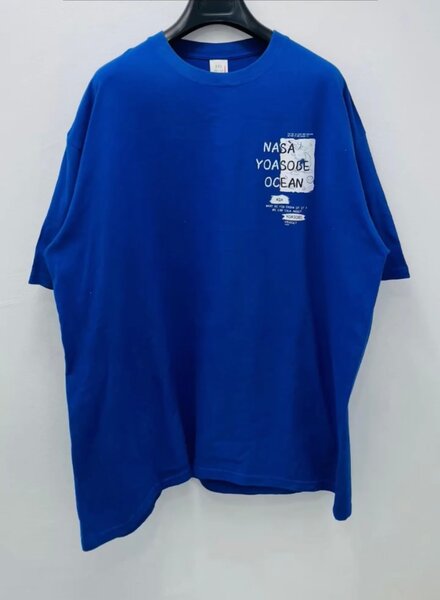 T-shirt bleu graphique unisexe