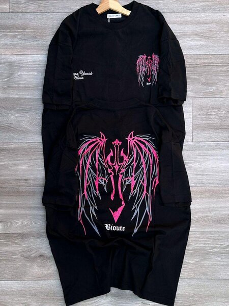 T-shirt noire graphique femme