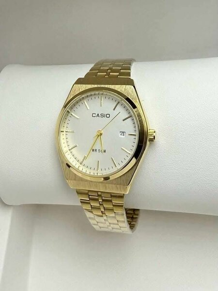 Montre Dorée Casio Élégante