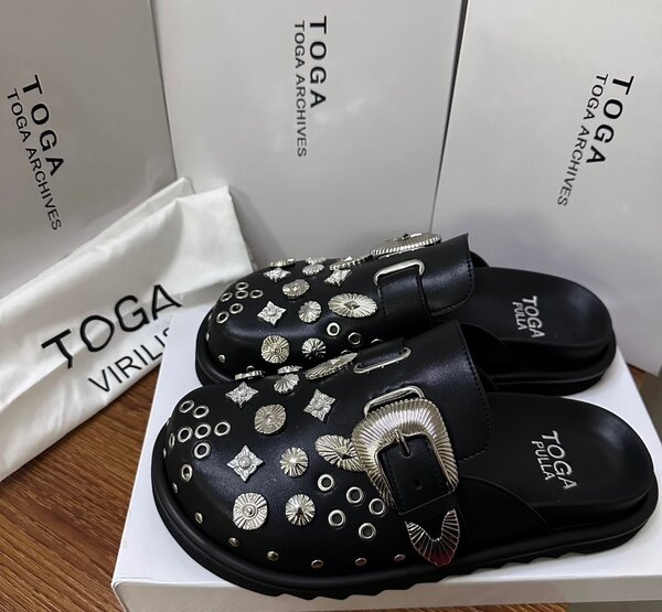 Sandales en cuir noir TOGA