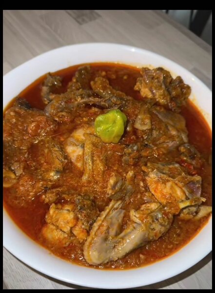 Poulet épicé en sauce