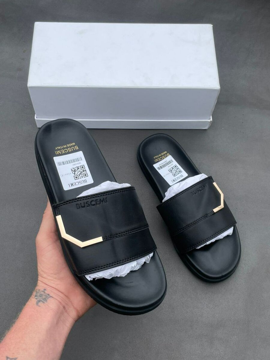 Sandales en cuir moderne