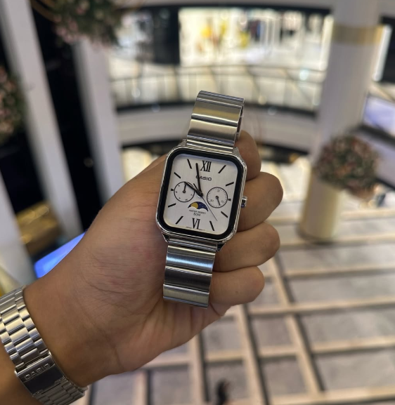 часы серебристые MTP-M305