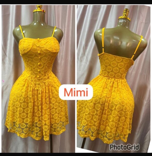 Robe en dentelle jaune élégante