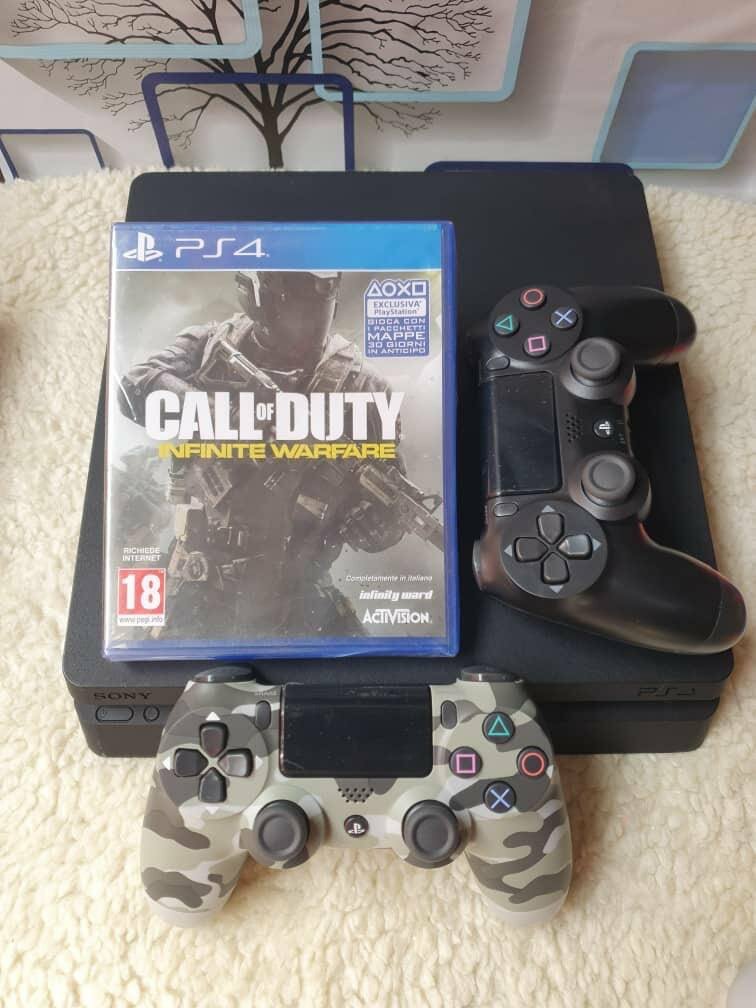 Ps4 Slim avec 1 CD au choix