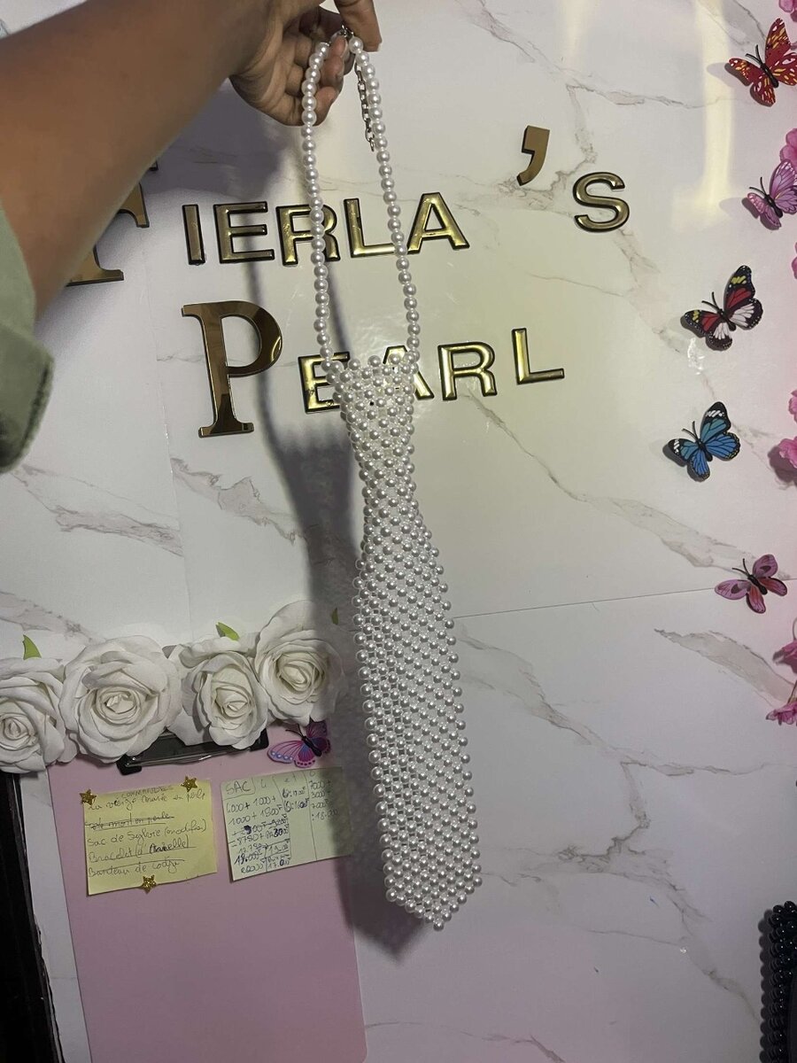 Cravate à Perles Élégante