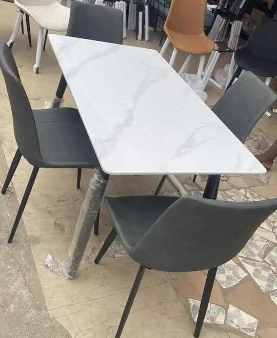 Table à manger moderne