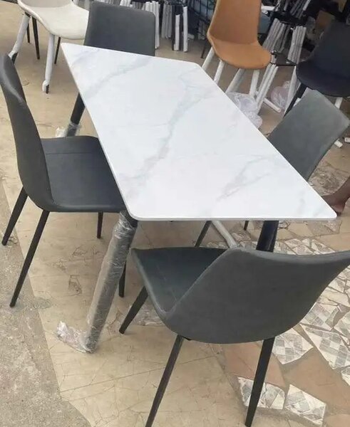 Table à manger moderne