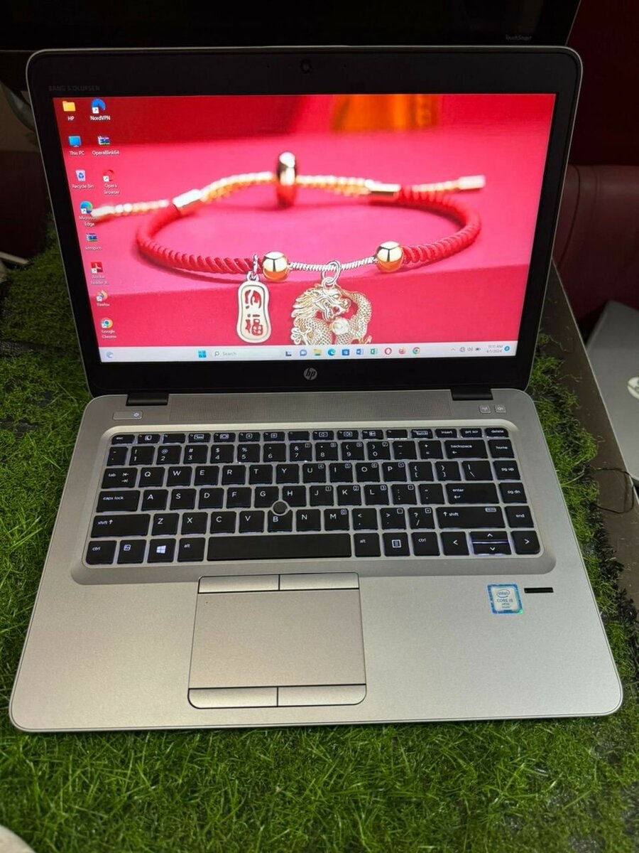 Hp elitebook 840 G3 processor :core i5 RAM 8GB SSD 256GB