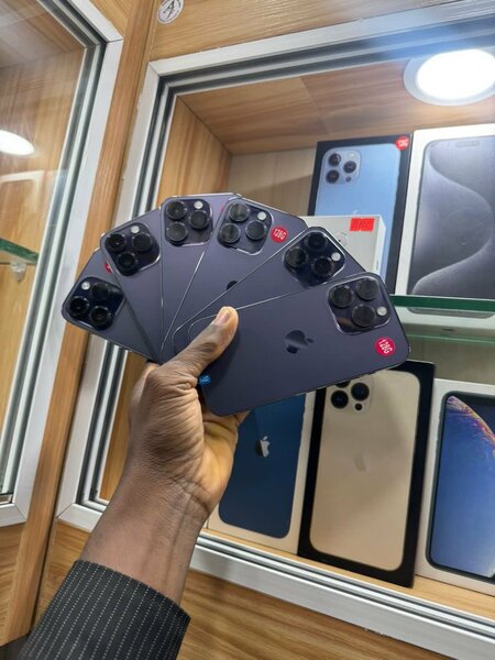 iPhones 14 pro quasi neuf