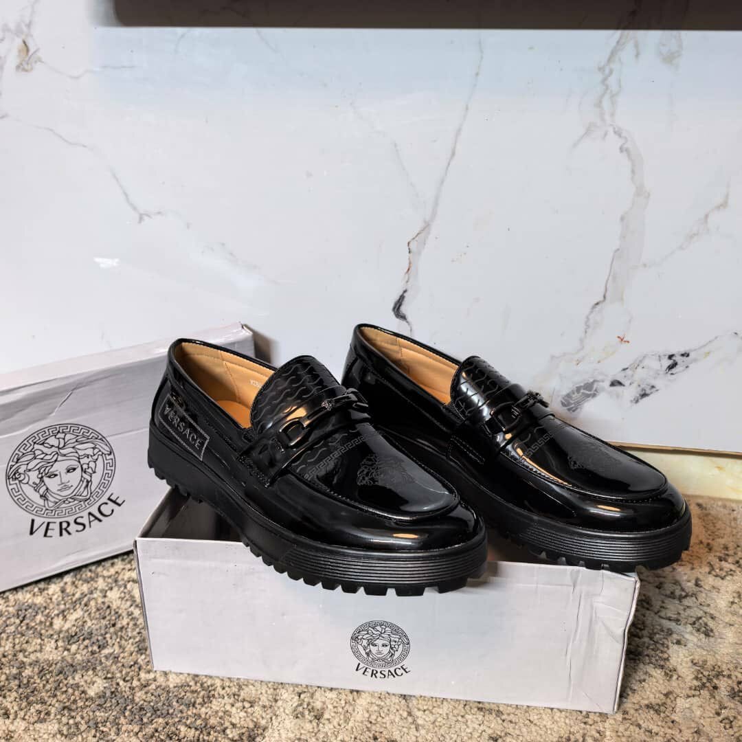 Mocassins en cuir verni