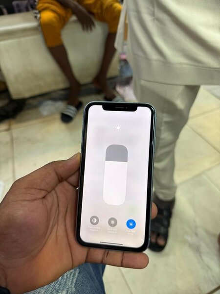 iPhone XR 64g Bleu tout passe