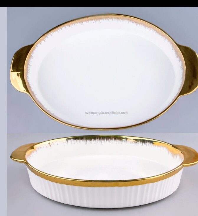 Plat de cuisson doré élégant