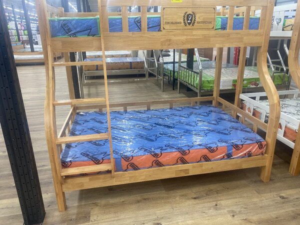 Lit superposé en bois robuste