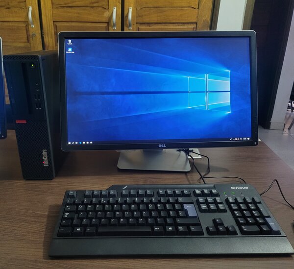 Ordinateurs de bureau Lenovo ThinkCentre