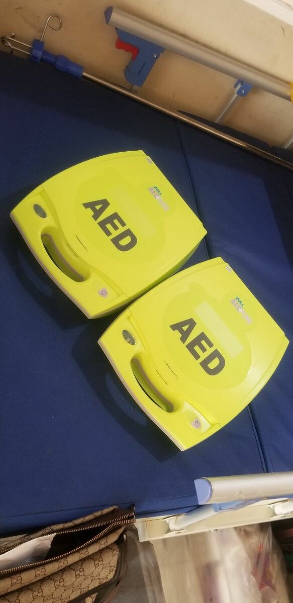 AED ZOLL DEFIBRILLATOR