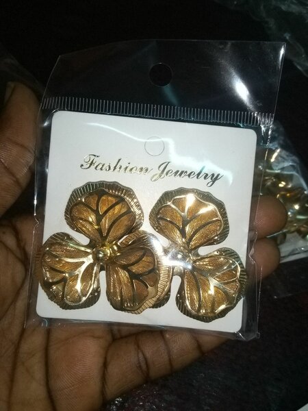 Boucles d'oreilles florales dorées