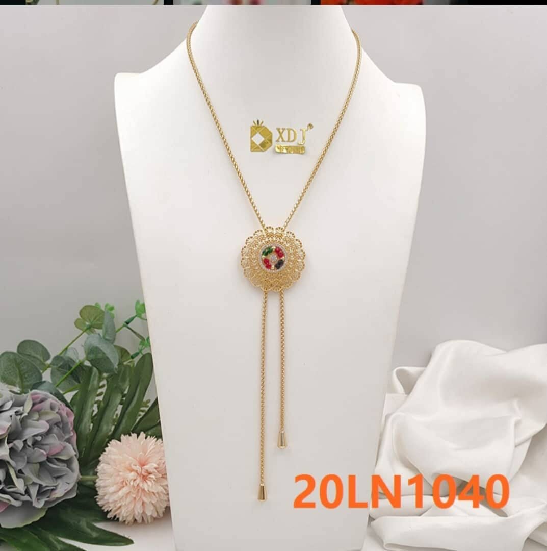 Collier pendentif élégant doré