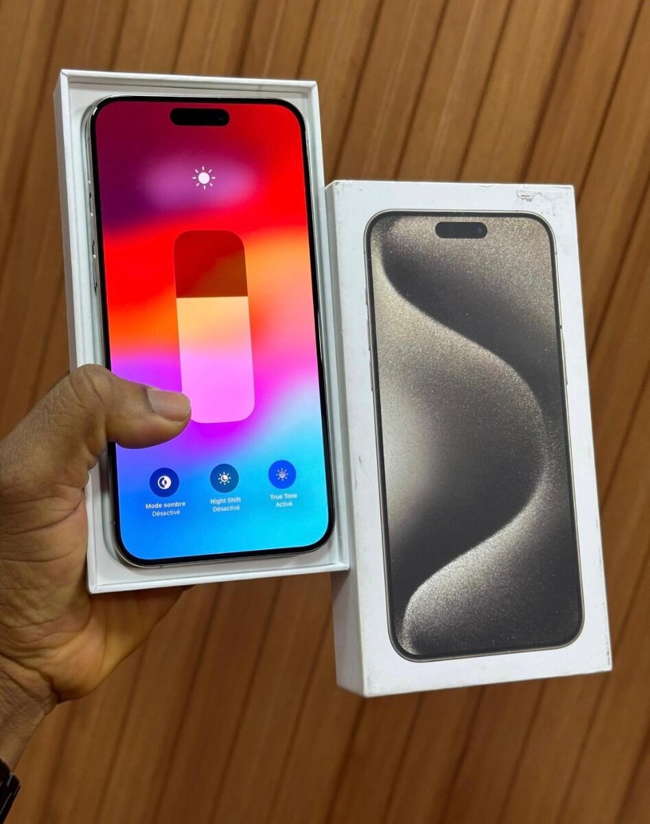 iPhone 15pro max vendu avec le coffre très propre