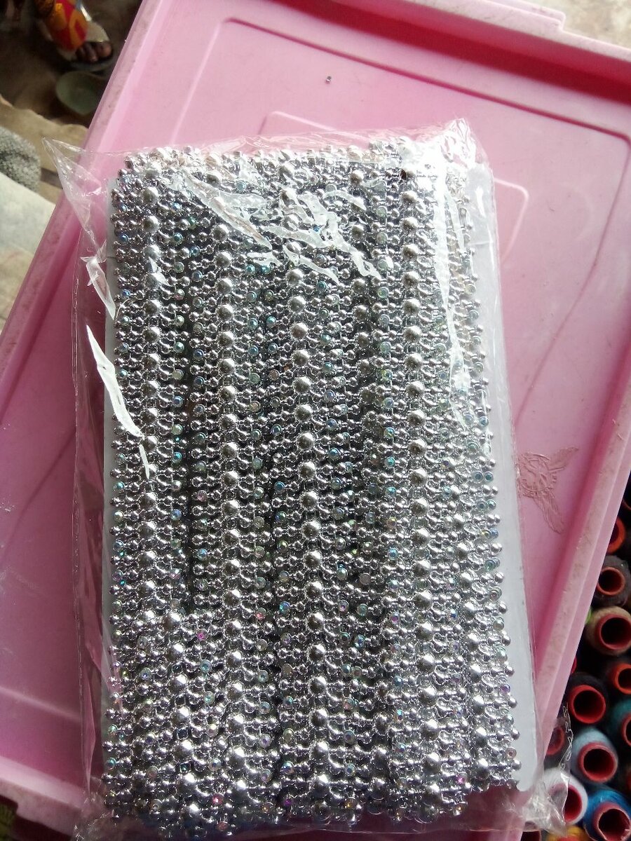 Garnitures décoratives en perles