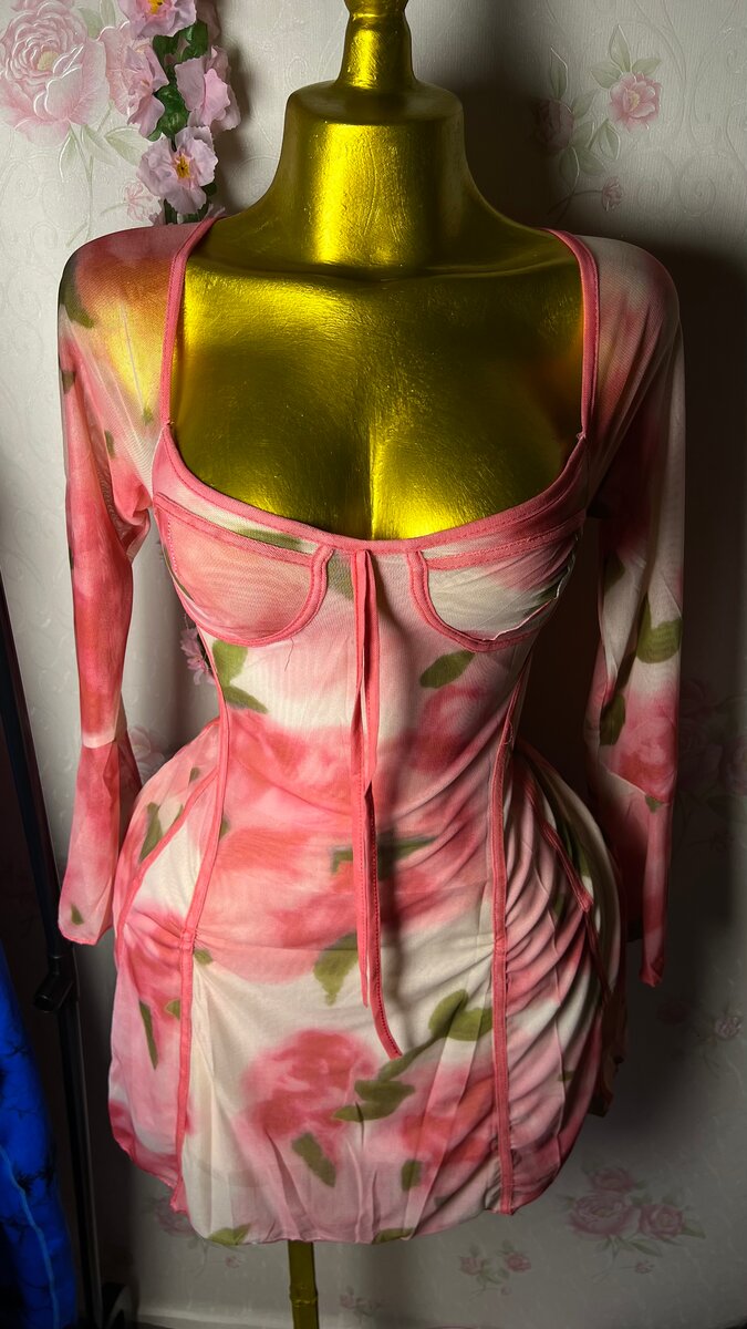 Robe moulante fleurie élégante