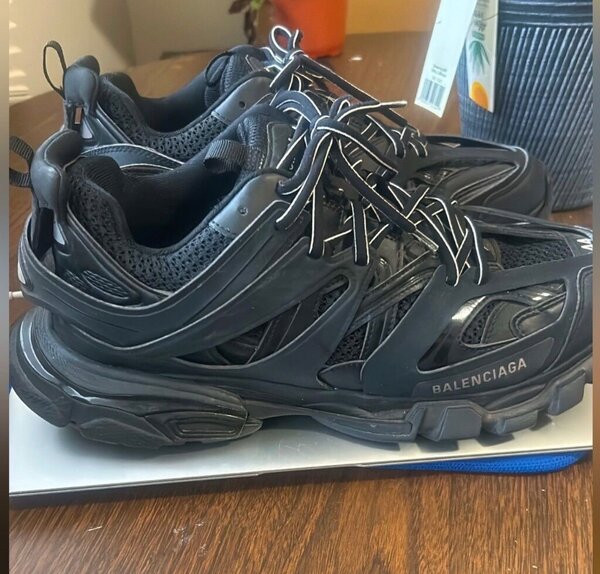 Buy Balenciaga Tracker