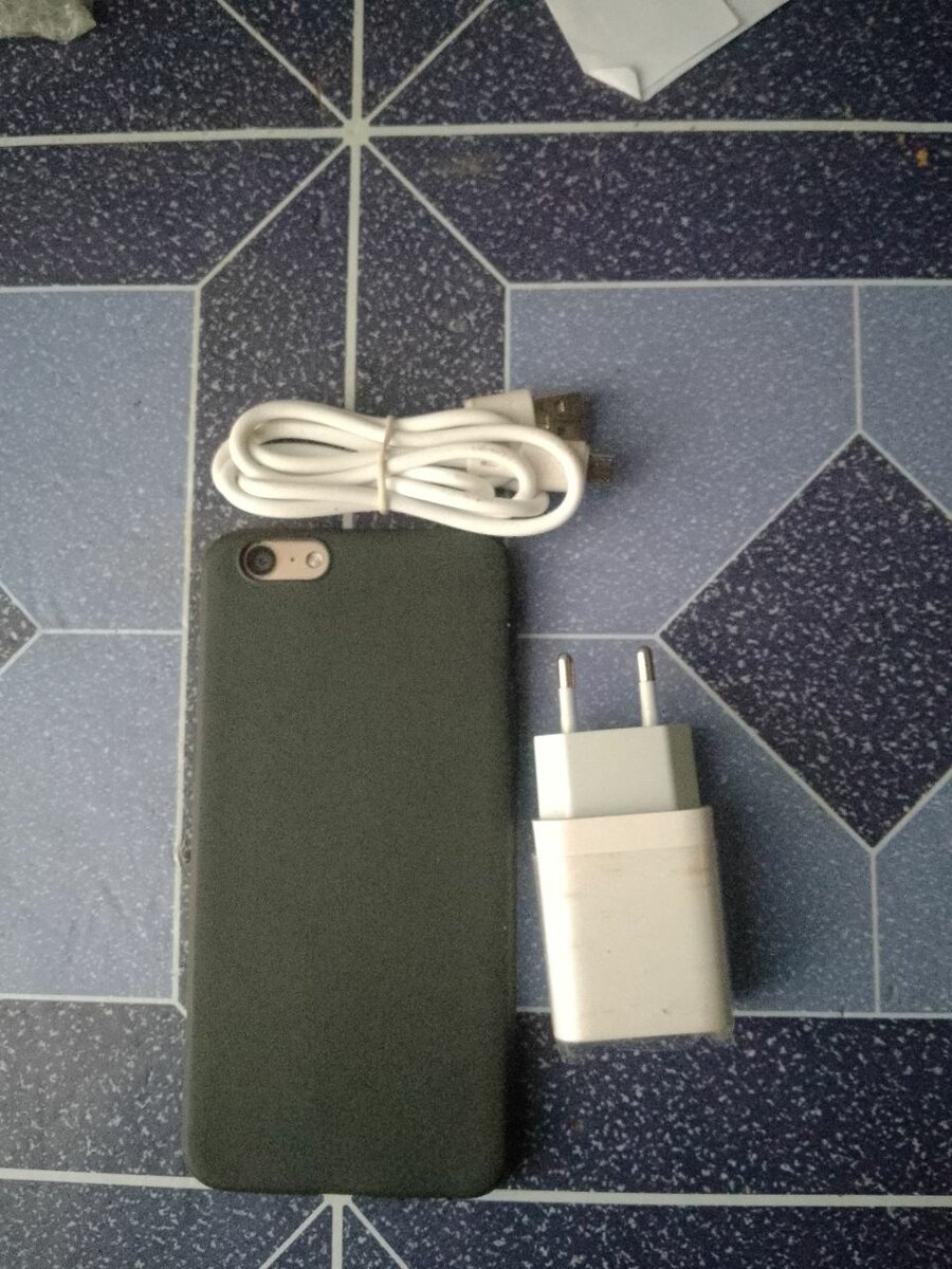 Smartphone Oppo A57 avec Accessoires