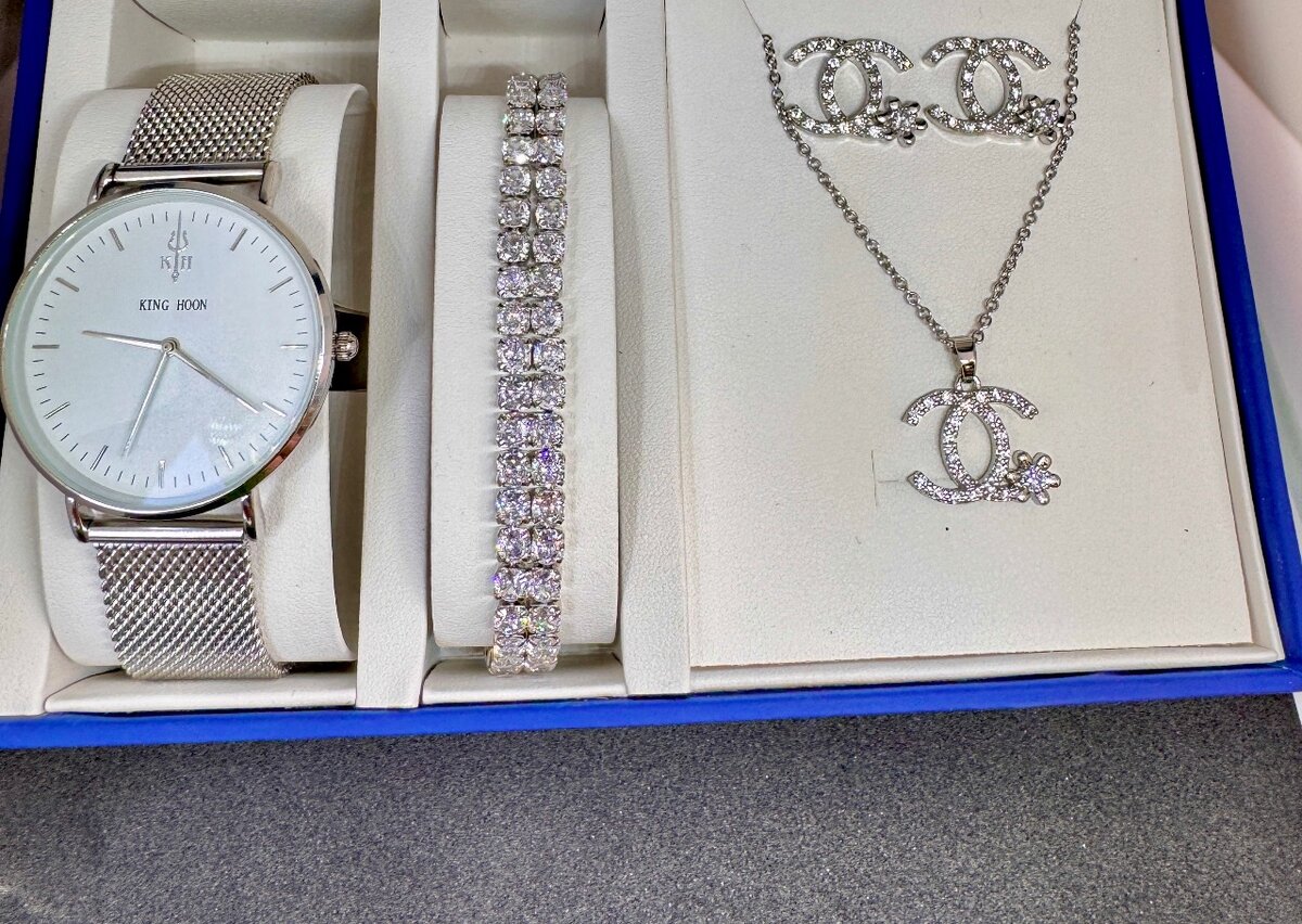 Silver jewellery set