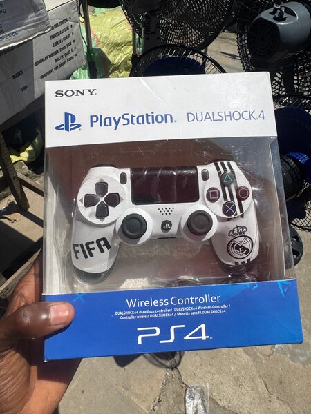 Manette PS4 DualShock 4 FIFA