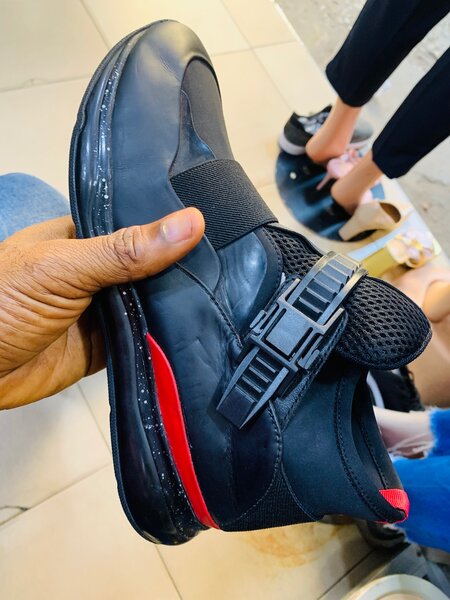 UNISEX SNEAKERS BLACK & RED