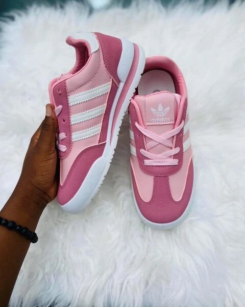 Stylish unisex sneakers Adidas