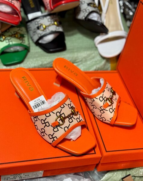 Ladies sandals