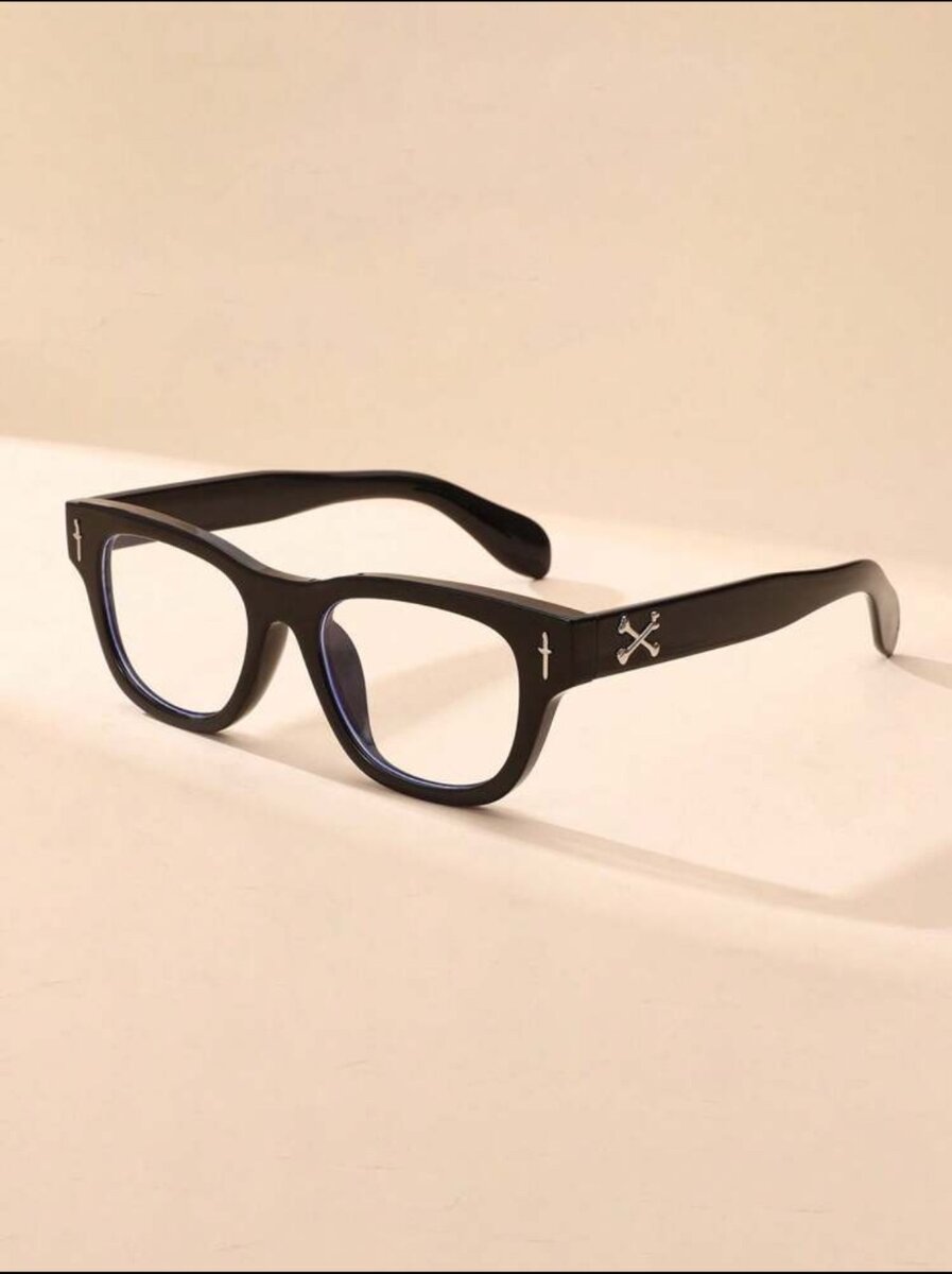 Lunettes noires style rétro