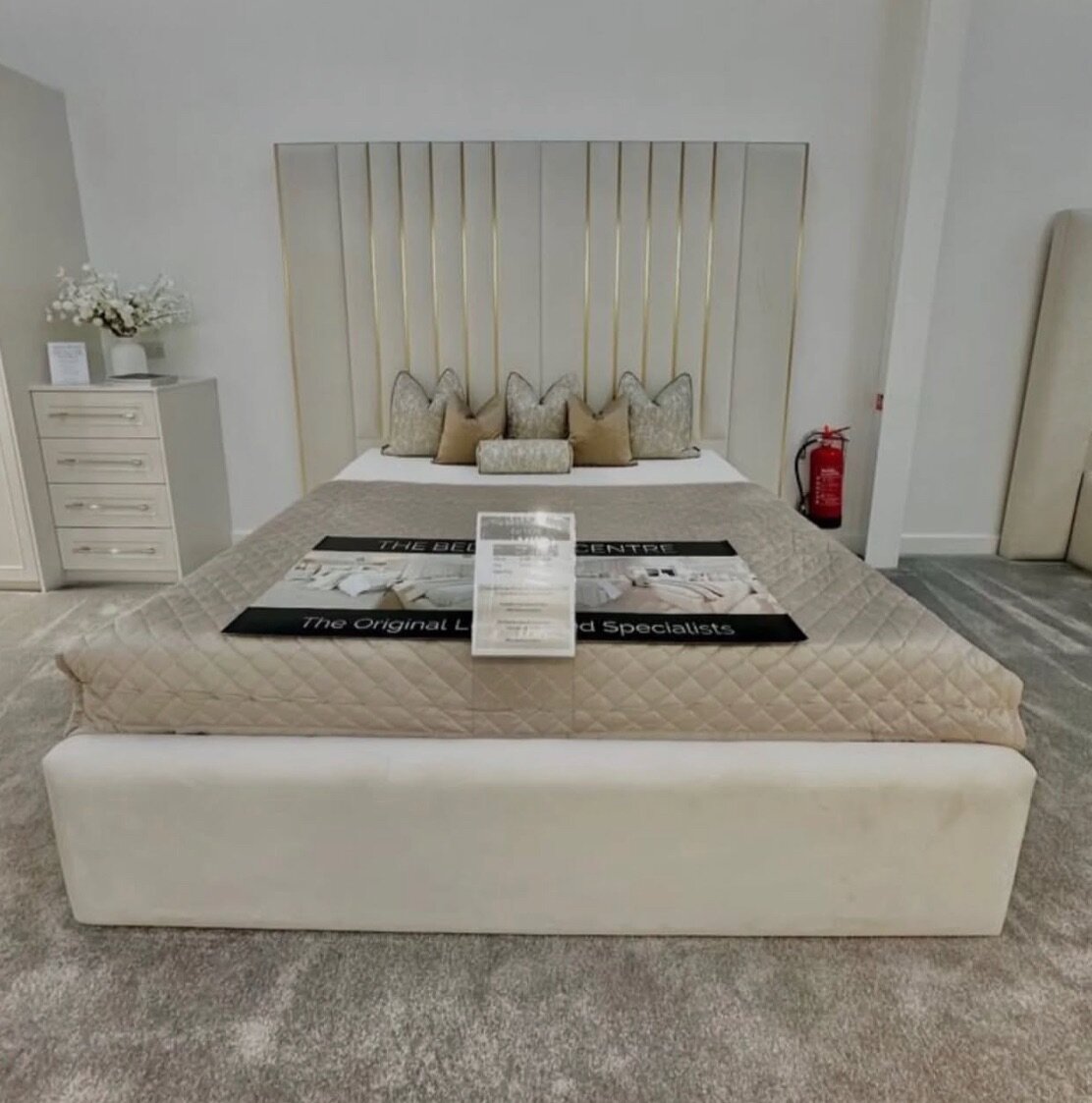 TORONTO QUEEN SIZE BED