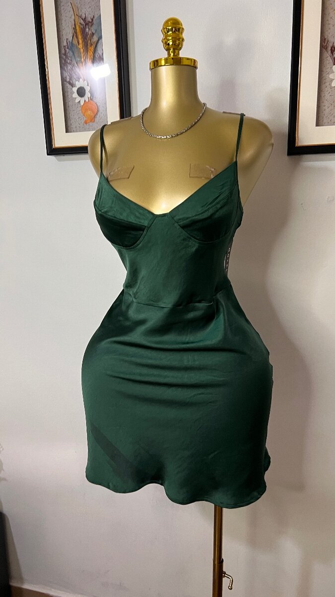 Robe Satinée Émeraude