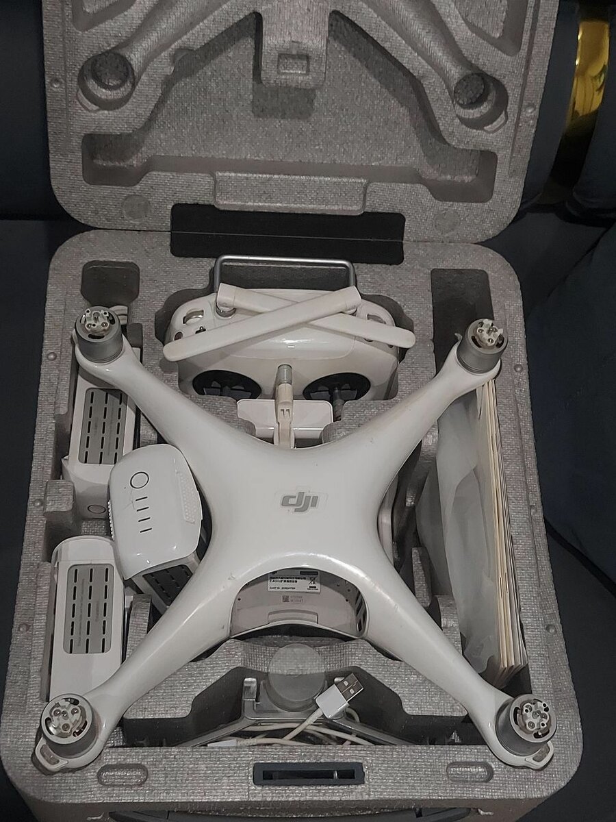 Drone DJI Phantom avec télécommande