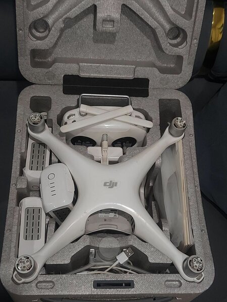 Drone DJI Phantom avec télécommande