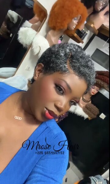 Afro petit garçon plat