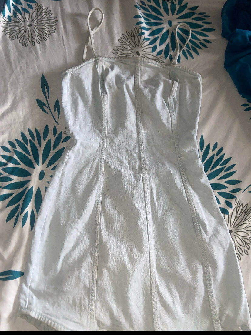 Robe blanche d'été élégante