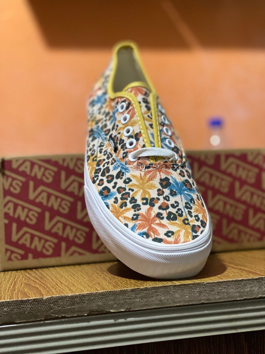 Sneakers à motif tropical