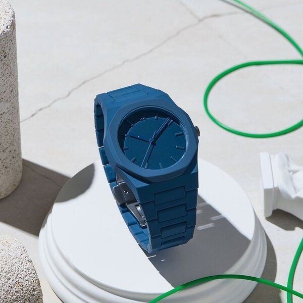 Montre unisexe bleue élégante