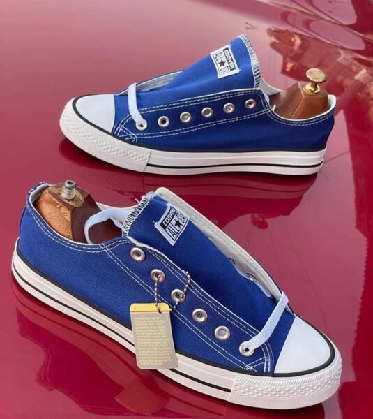 Baskets basses bleues classiques