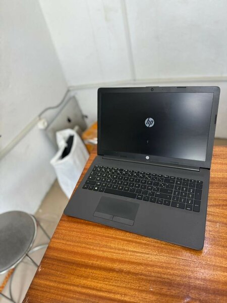 Hp Laptop Dual Core 4gb de ram / 500gigas disque dur