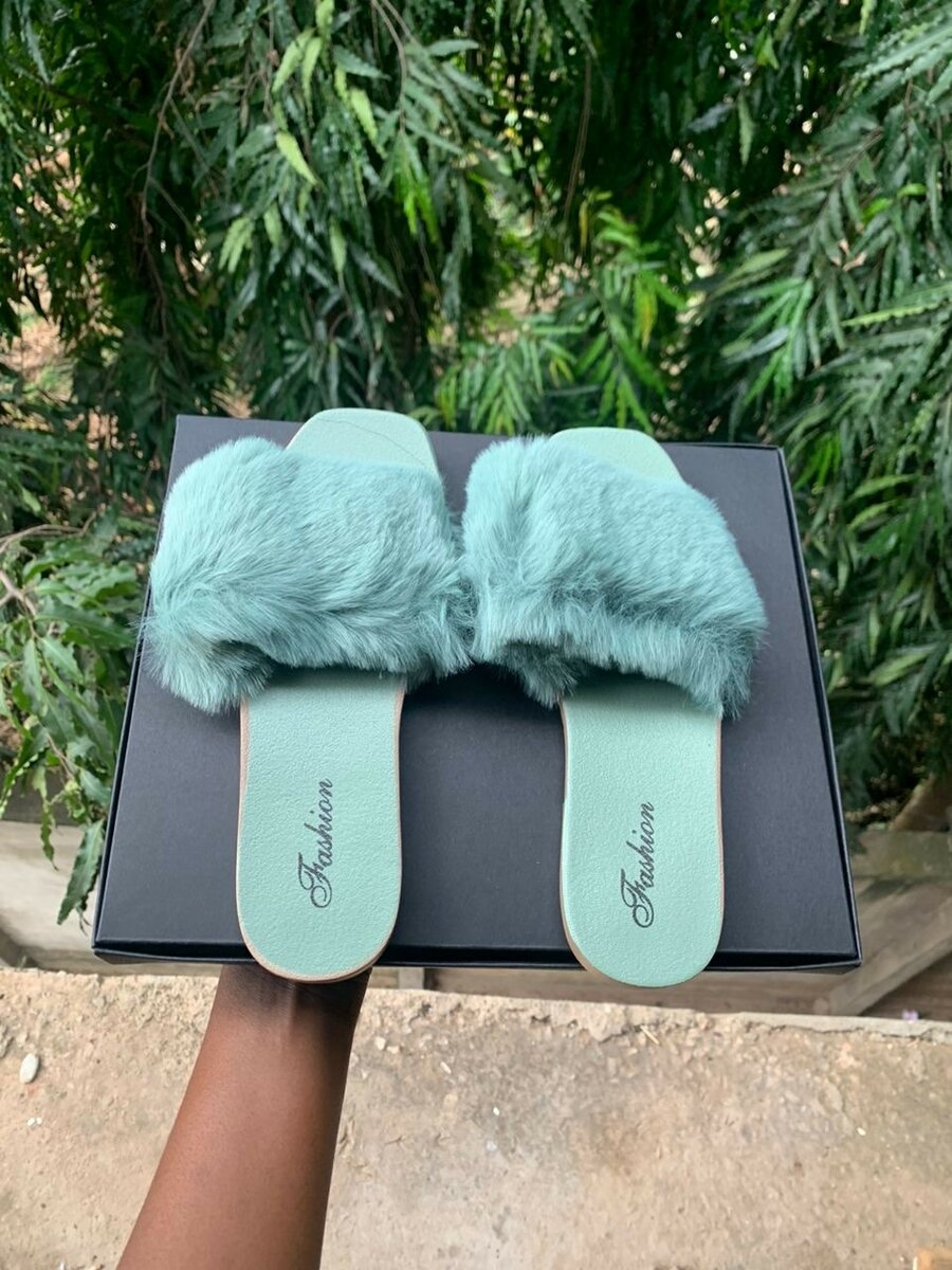 Fluffy slides for ladies