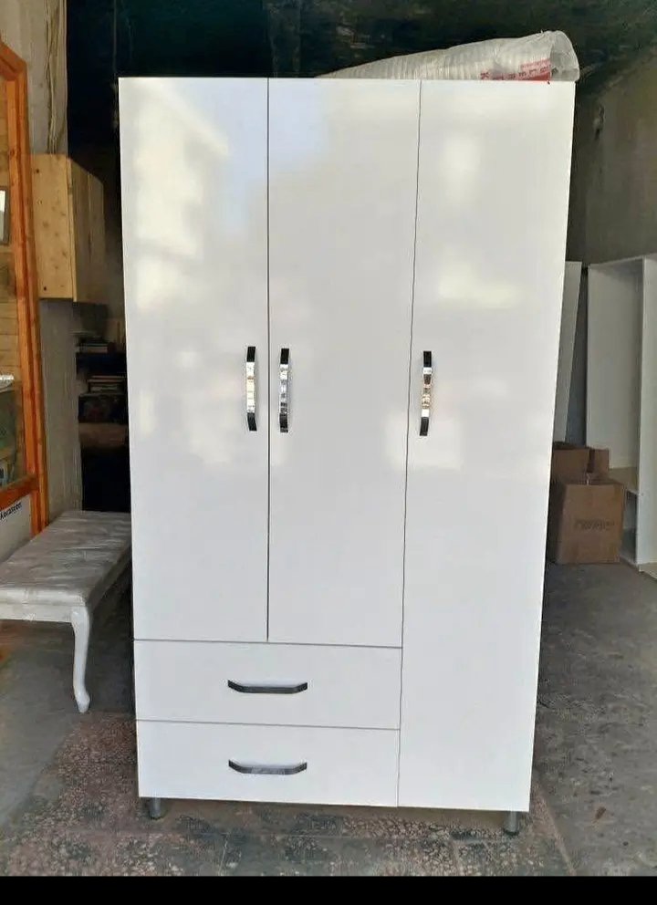 Armoire spacieuse blanche