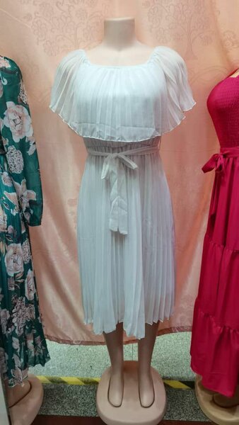 Robe plissée élégante