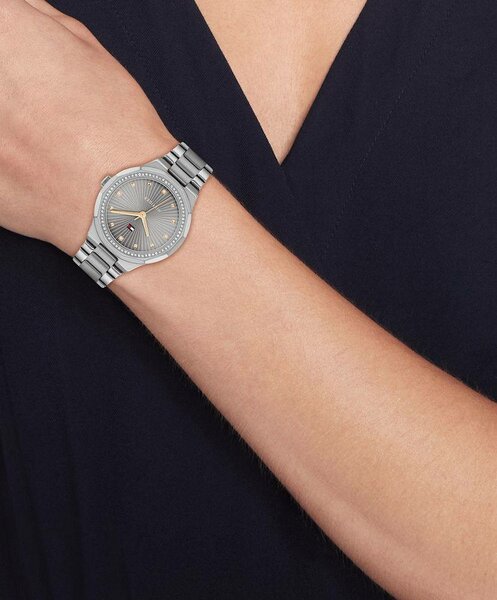 Montre élégante en acier inoxydable