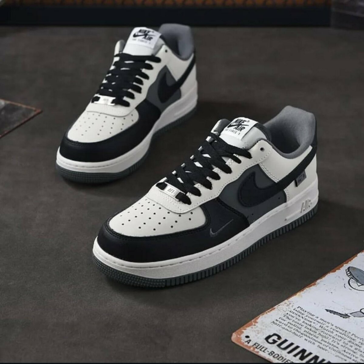 NIKE AIRFORCE CLASSIC